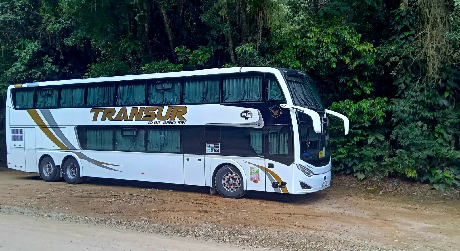 Trasera del bus en valle
