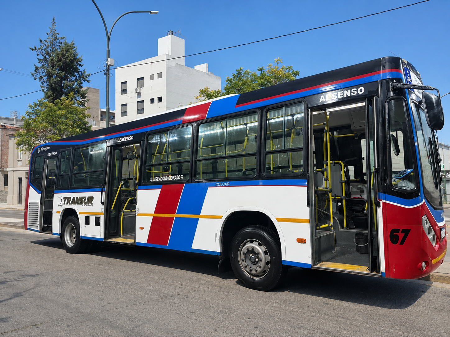 Colectivo de línea Transur, lateral